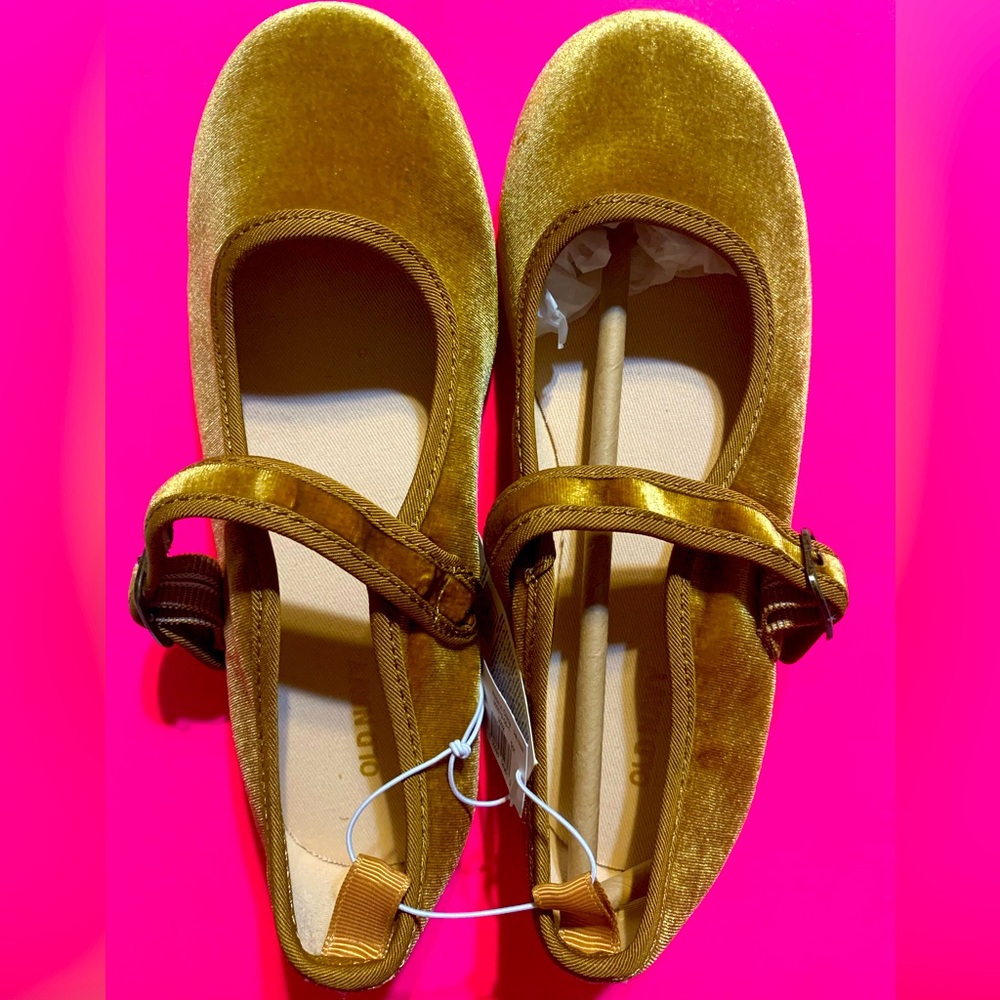 Velvet Balle Golden flat Mary Jane Shoes. Brand New Size 2.